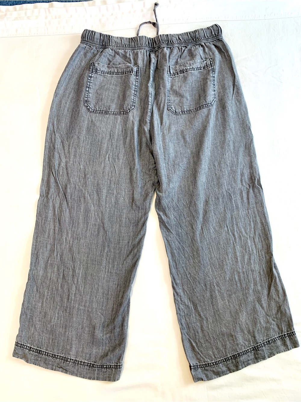 Splendid Women’s Crop Pants. Large - Picture 3 of 8